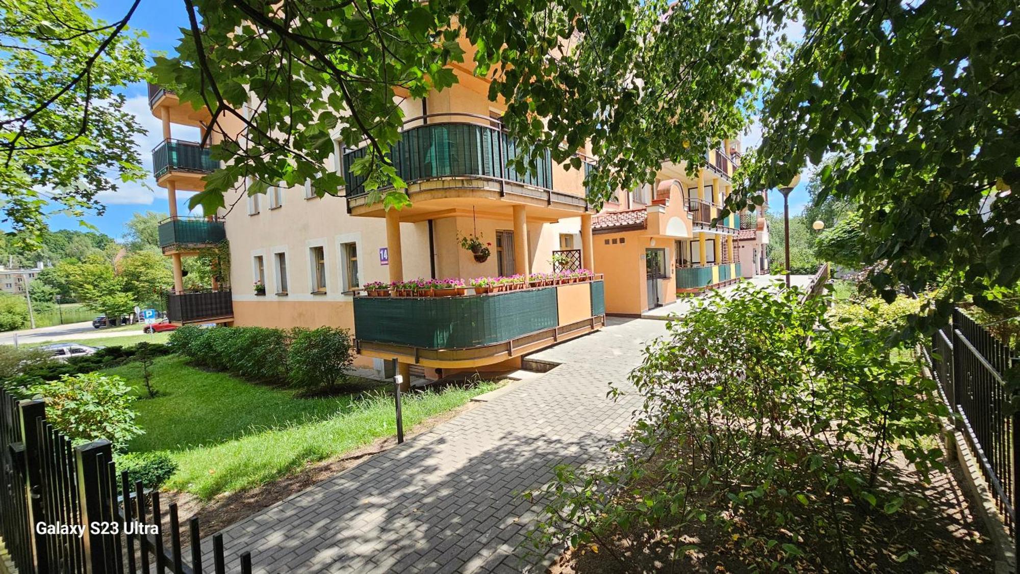 W Centrum Z Widokiem Na Jeziorko